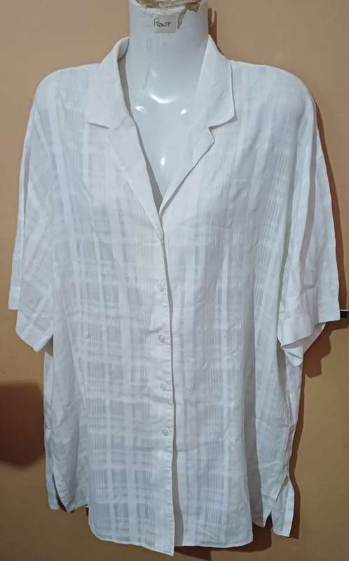 Ladies - White Blouse - Make - Woolworths - Size - 14