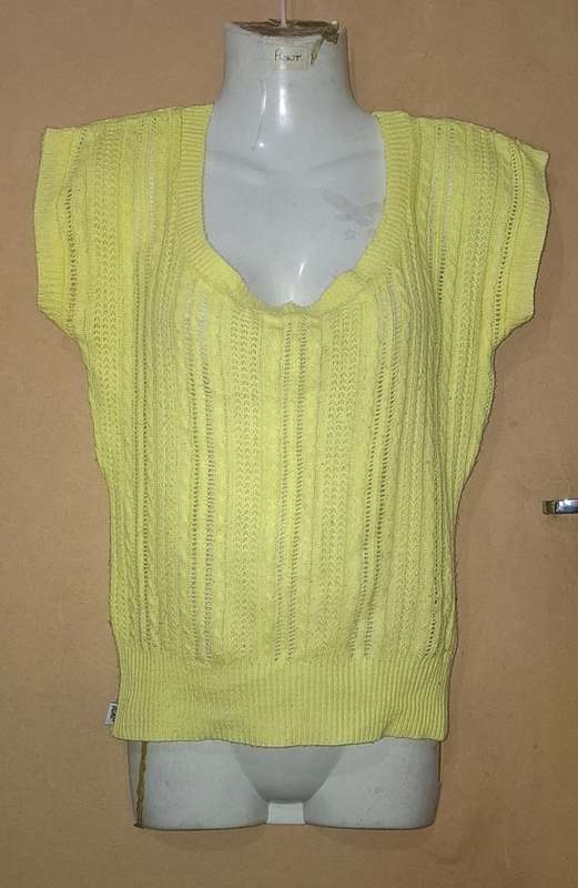 Ladies - Yellow Knitted Top - Make - Red - Size - S