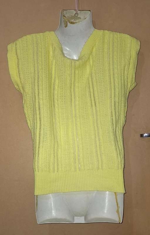 Ladies - Yellow Knitted Top - Make - Red - Size - S