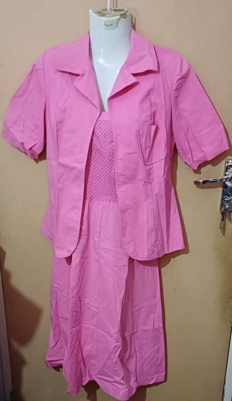 Ladies - 2 Pce Pink Outfit - Make - Fresh - Size - 36/92