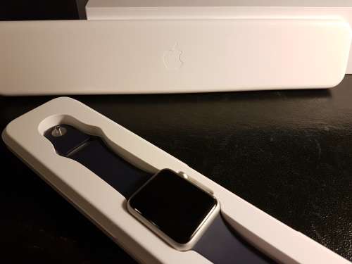 Apple Watch 42mm 1st Gen - AS NEW - INCLUDES TWO ORIGINAL SILICONE BANDS - FREE SHIPPING!