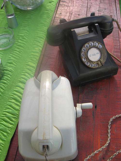 TELEPHONES 2 X VERY NICE VINTAGE SIEMENS