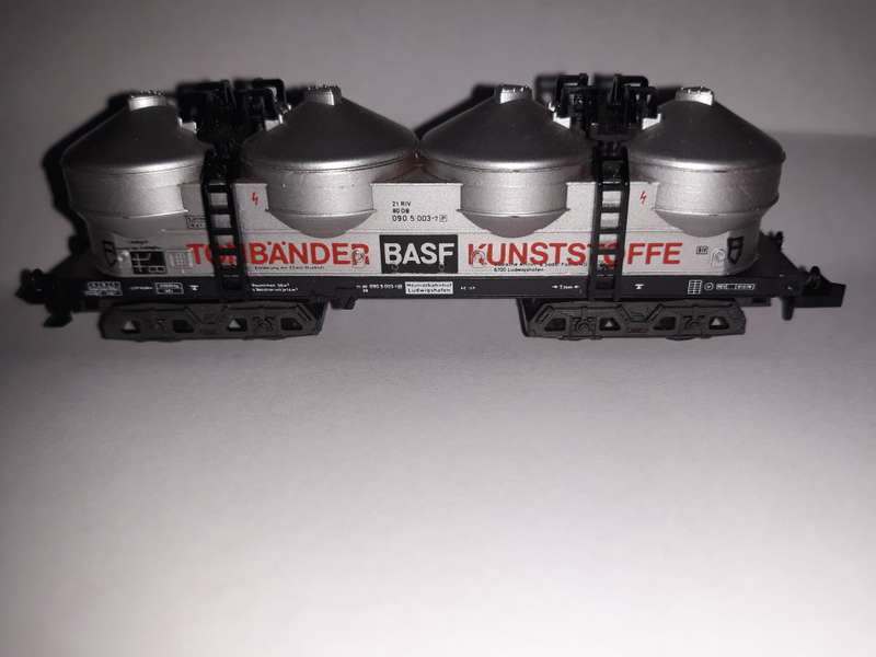 N Scale Minitrix 51 3586 00 BASF TONBANDER KUNSTSTOFFE 4-Axle Silo Wagon