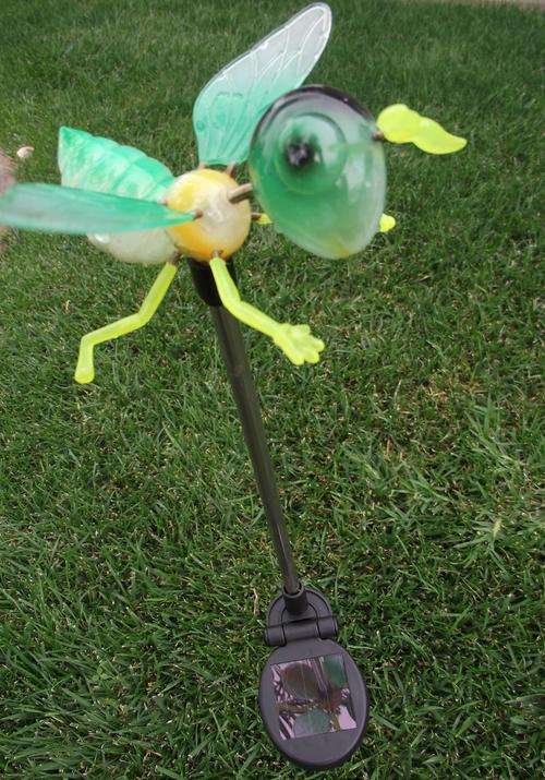 GORGEOUS FIREFLY SOLAR OUTDOOR LIGHT