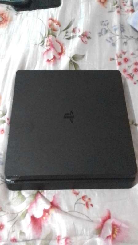 PS4 SLIM CONSOLE 500GB and DUALSHOCK 4 CONTROLLER