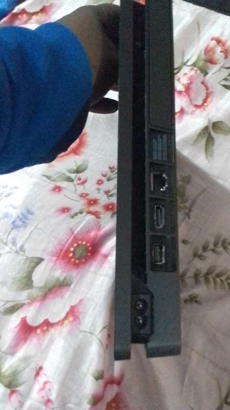 PS4 SLIM CONSOLE 500GB and DUALSHOCK 4 CONTROLLER