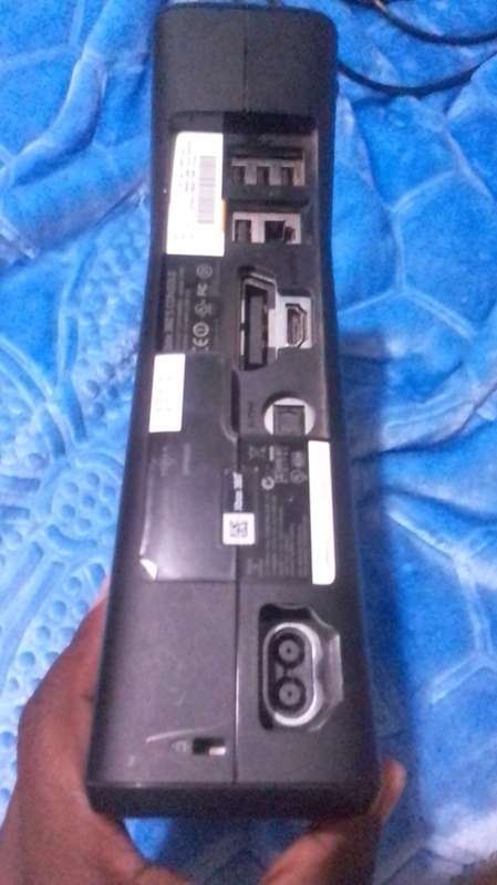 XBOX 360 CONSOLE WITH 2 GAMES