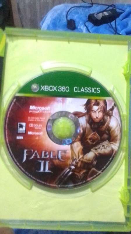 XBOX 360 CONSOLE WITH 2 GAMES