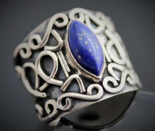 LAPIS LAZULI HAND-CRAFTED BROAD SHANK STERLING SILVER RING. 925 A HEAVY 6,3g!