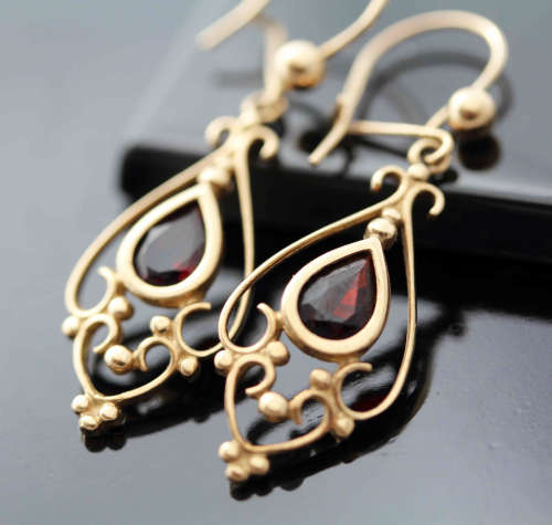 VINTAGE "COGNAC RED" GARNET EARRINGS. BIRMINGHAM (ENGLAND) ASSAY. BEAUTIFUL OPENWORK DESIGN