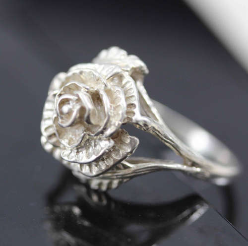 VINTAGE BRITISH STERLING SILVER ROSE RING. SHEFFIELD ASSAY 1979! 4,15 grams