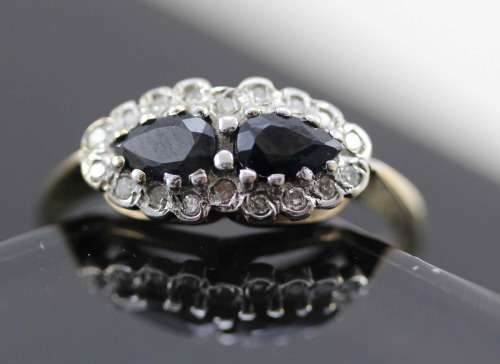 DAINTY ELLIPTICAL SAPPHIRE AND DIAMOND RING. 9ct YELLOW AND WHITE GOLD. VINTAGE ENGLISH