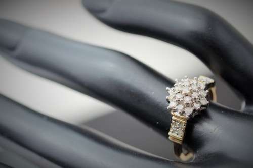 PRETTY DIAMOND 0.50ct CLUSTER RING 9CT YELLOW GOLD. *JEWELLER CERTIFIED R14'847* ENGLISH VINTAGE