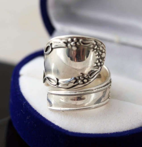 VINTAGE SOLID STERLING SILVER AUTHENTIC SPOON RING. 925