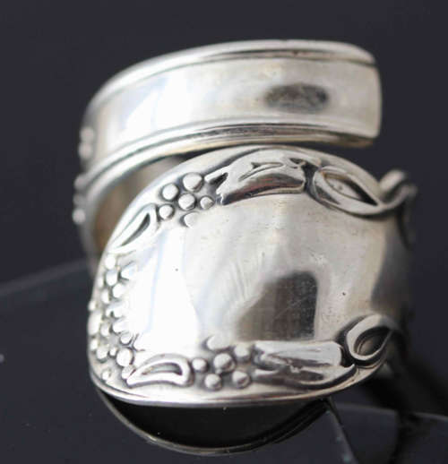VINTAGE SOLID STERLING SILVER AUTHENTIC SPOON RING. 925