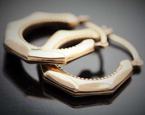VINTAGE SMALL 'CREOLE' 9CT YELLOW GOLD HOOP EARRINGS. ELEGANT! CLASSIC HEXAGON LOOP. SOLID CLOSURE