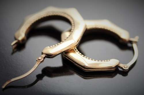 VINTAGE SMALL 'CREOLE' 9CT YELLOW GOLD HOOP EARRINGS. ELEGANT! CLASSIC HEXAGON LOOP. SOLID CLOSURE