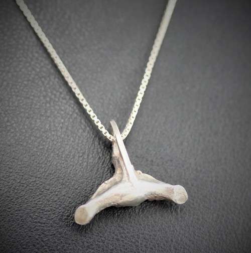 UNUSUAL VINTAGE STERLING SILVER WHALE TAIL NECKLACE. 925. INTERESTING ORGANIC DESIGN AND DETAIL!