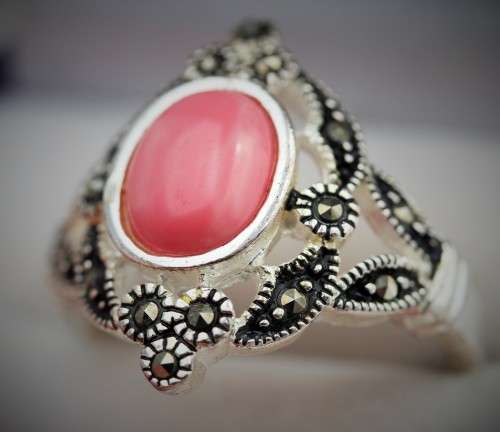 FABULOUS MARSALA MARCASITE AND PINK JASPER GEMSTONE STERLING SILVER RING. 925