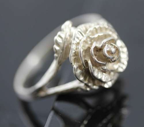VINTAGE BRITISH STERLING SILVER ROSE RING. SHEFFIELD ASSAY 1979! 4,15 grams