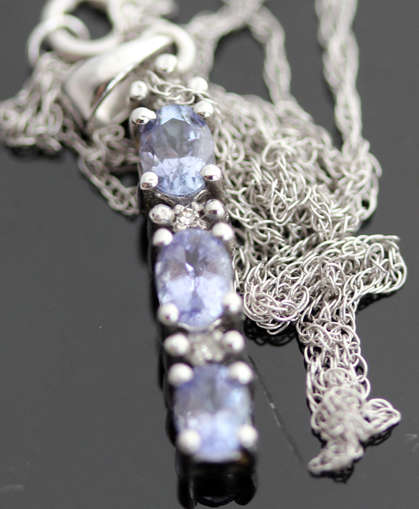 VINTAGE TANZANITE AND DIAMOND DELICATE PENDANT NECKLACE IN 10K WHITE GOLD. GEOMETRIC CUBE DESIGN.