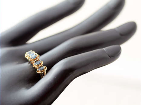 UNUSUAL VINTAGE BEAUTIFUL BRIGHT BLUE SAPPHIRE 10CT YELLOW GOLD RING. STUNNING DECORATIVE DETAIL!