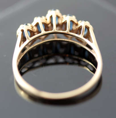 UNUSUAL VINTAGE BEAUTIFUL BRIGHT BLUE SAPPHIRE 10CT YELLOW GOLD RING. STUNNING DECORATIVE DETAIL!