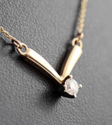 VINTAGE ENGLISH DIAMOND SOLITAIRE PENDANT 14ct YELLOW GOLD SIMPLE CHAIN JEWELLER CERTIFICATE R15'000