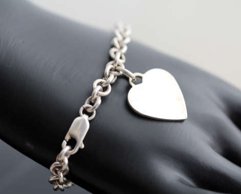 VINTAGE STERLING SILVER LARGE CABLE CHAIN BRACELET. FUNKY FEEL. LARGE HEART TAG