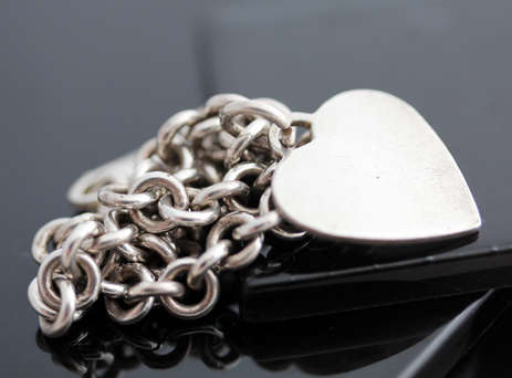 VINTAGE STERLING SILVER LARGE CABLE CHAIN BRACELET. FUNKY FEEL. LARGE HEART TAG