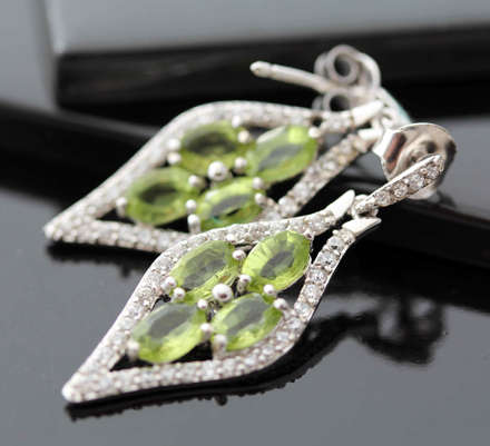 SHOWY LIME GREEN PERIDOT AND ICY CUBIC ZIRCONIA STERLING SILVER EARRINGS. 925. GLAMOUROUS DROPS!