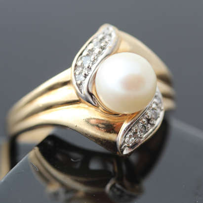 HUBERTUS VON SKAL VINTAGE CULTURED PEARL, DIAMOND YELLOW 10ct GOLD RING JEWELLER CERTIFICATE R7'800