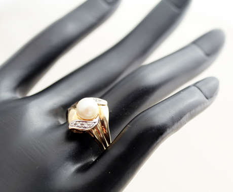 HUBERTUS VON SKAL VINTAGE CULTURED PEARL, DIAMOND YELLOW 10ct GOLD RING JEWELLER CERTIFICATE R7'800