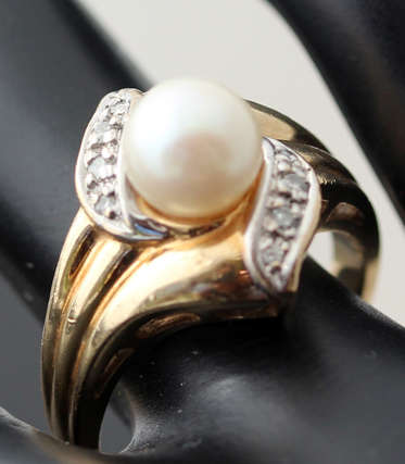 HUBERTUS VON SKAL VINTAGE CULTURED PEARL, DIAMOND YELLOW 10ct GOLD RING JEWELLER CERTIFICATE R7'800