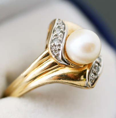 HUBERTUS VON SKAL VINTAGE CULTURED PEARL, DIAMOND YELLOW 10ct GOLD RING JEWELLER CERTIFICATE R7'800