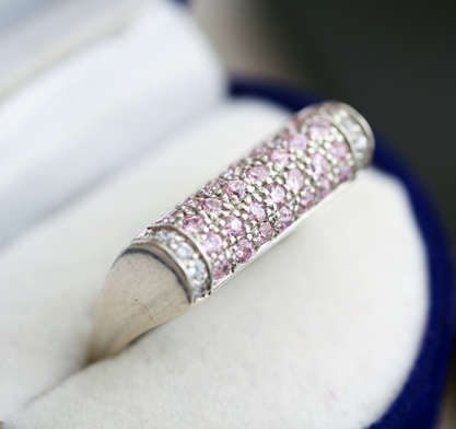 FUNKY PINK AND WHITE GEMSTONE VINTAGE PIECE AVANT GARDE DESIGN STERLING SILVER RING