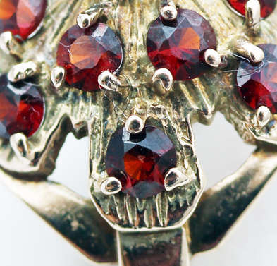 COLLECTABLE ENGLISH VINTAGE 1,38ct GARNET 9CT YELLOW GOLD CLUSTER RING. HEAVY! BEAUTIFUL & ORNATE