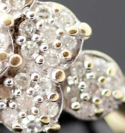 ROMANTIC VINTAGE DIAMOND FLORAL CLUSTER 9CT YELLOW GOLD RING. *JEWELLER EVALUATION R10'721* 375.