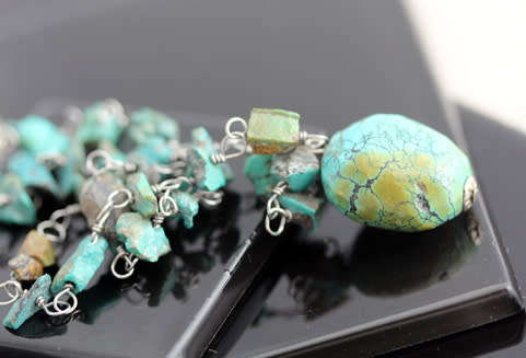 VINTAGE NATURAL EARTH MINED TURQUOISE CHAIN NECKLACE IN STERLING SILVER. UNFACETED TURQUOISE.