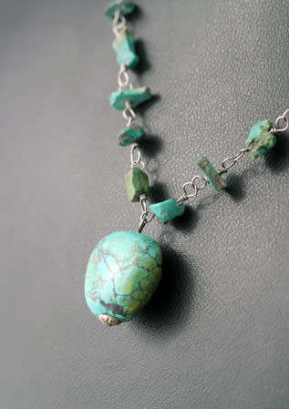 VINTAGE NATURAL EARTH MINED TURQUOISE CHAIN NECKLACE IN STERLING SILVER. UNFACETED TURQUOISE.