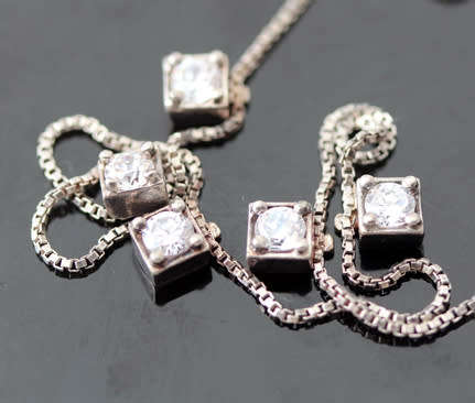 CLASSY MODERN ITALIAN STERLING SILVER NECKLACE WITH CUBIC ZIRCONIA. GEOMETRIC DESIGN. 925
