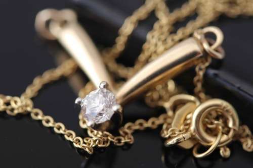 VINTAGE ENGLISH DIAMOND SOLITAIRE PENDANT 14ct YELLOW GOLD SIMPLE CHAIN JEWELLER CERTIFICATE R15'000