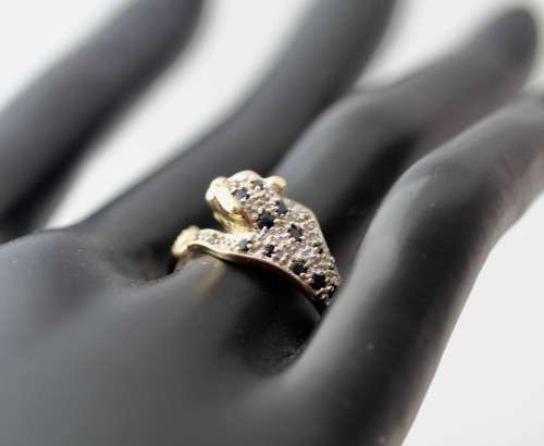 VINTAGE LEOPARD DESIGN DIAMOND & SAPPHIRE 9CT YELLOW GOLD RING. *JEWELLER EVALUATION R8'415*