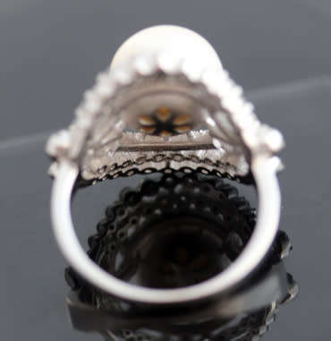 LARGE FLAMBOYANT FRESHWATER PEARL AND CRYSTAL STERLING SILVER RING. 925