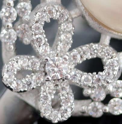 LARGE FLAMBOYANT FRESHWATER PEARL AND CRYSTAL STERLING SILVER RING. 925