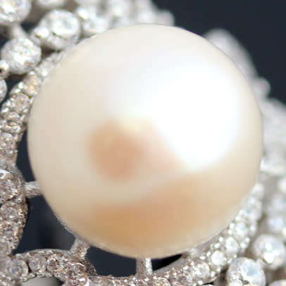 LARGE FLAMBOYANT FRESHWATER PEARL AND CRYSTAL STERLING SILVER RING. 925