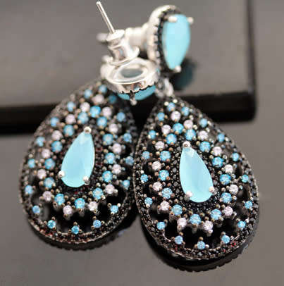 STRIKING MODERN BLUE CHALCEDONY STERLING SILVER DROP AND DANGLE EARRINGS.925