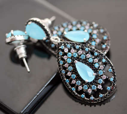 STRIKING MODERN BLUE CHALCEDONY STERLING SILVER DROP AND DANGLE EARRINGS.925