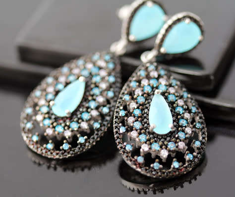 STRIKING MODERN BLUE CHALCEDONY STERLING SILVER DROP AND DANGLE EARRINGS.925