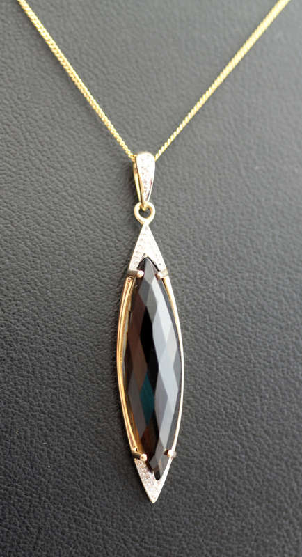 UNUSUAL MARQUISE SHAPED SMOKY QUARTZ AND DIAMOND 9CT ITALIAN GOLD PENDANT ON 43CM CHAIN. CLASSY.